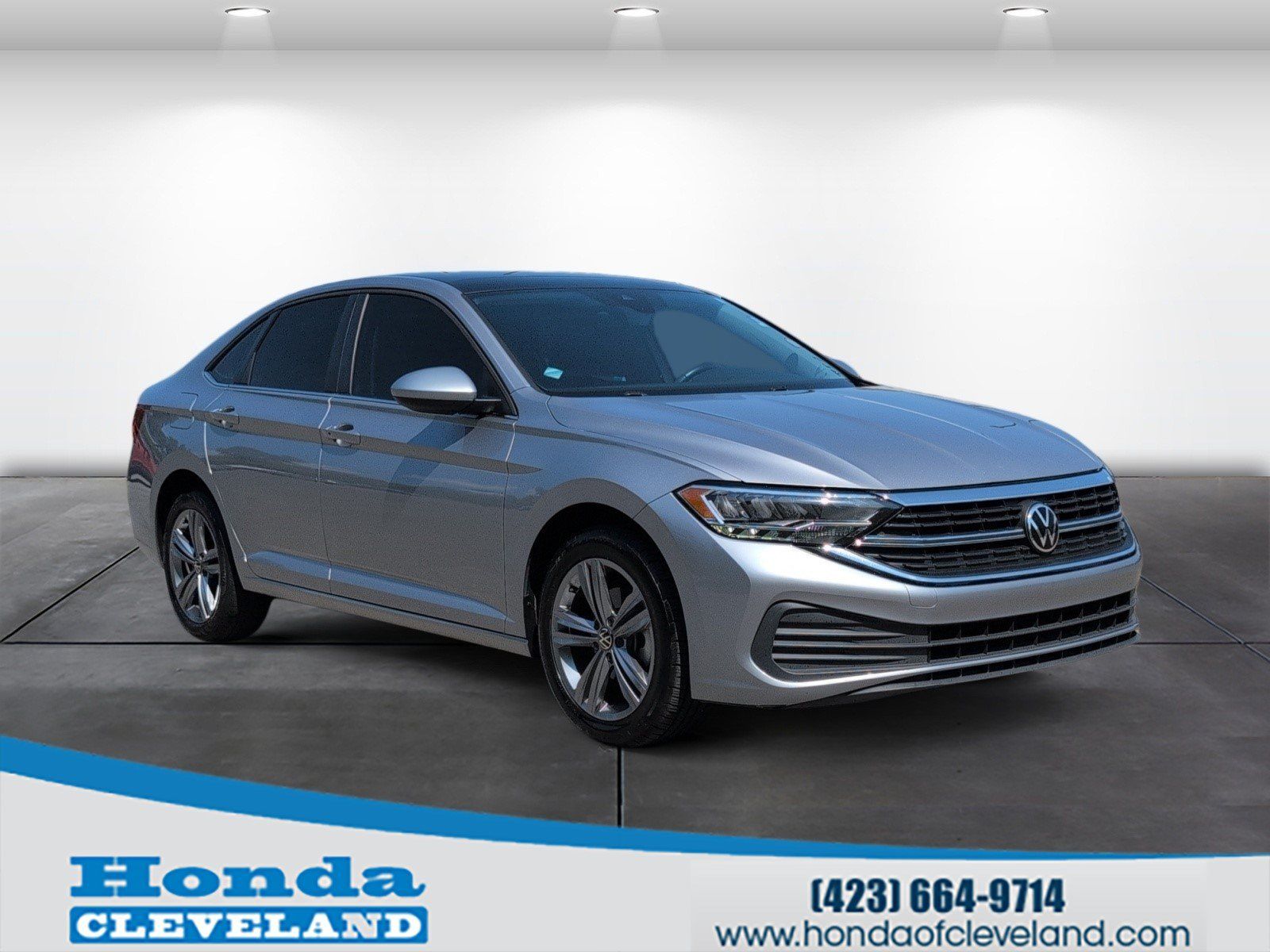Used 2024 Volkswagen Jetta SE FWD image 1