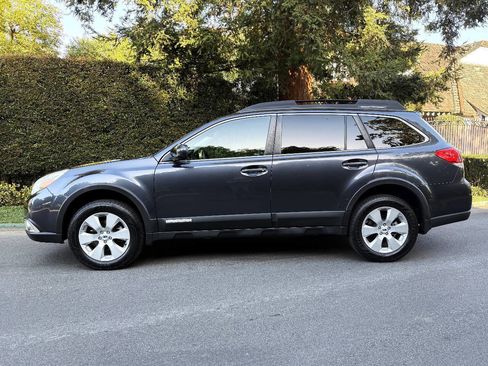 Used 2012 Subaru Outback 2.5i Limited AWD/4WD image 4