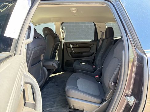 Used 2015 Chevrolet Traverse LT w/ Style and Technology Package FWD image 24