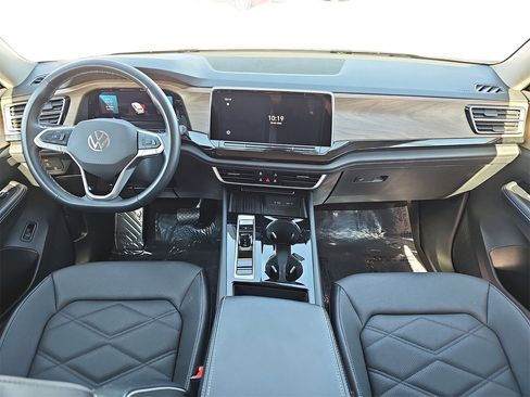 Used 2025 Volkswagen Atlas SE image 9