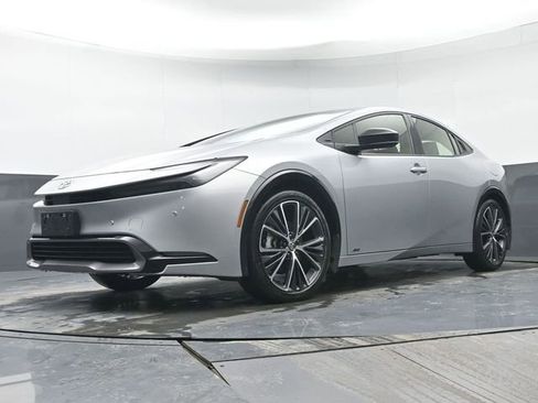 Used 2025 Toyota Prius XLE image 29