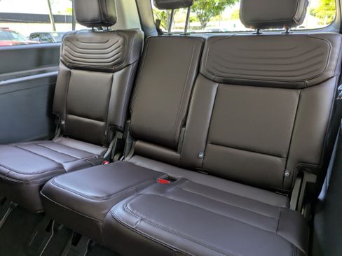 Certified 2025 Ford Expedition Max Platinum w/ Platinum Ultimate Package AWD/4WD image 16