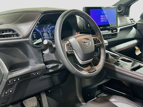 Used 2025 Toyota Sienna XSE w/ XSE Plus Package FWD image 7