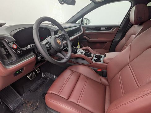 New 2026 Porsche Cayenne S image 4
