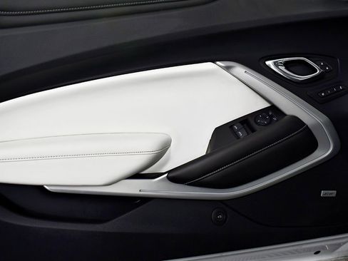 Used 2017 Chevrolet Camaro SS w/ LPO, Ground Effects Package image 17