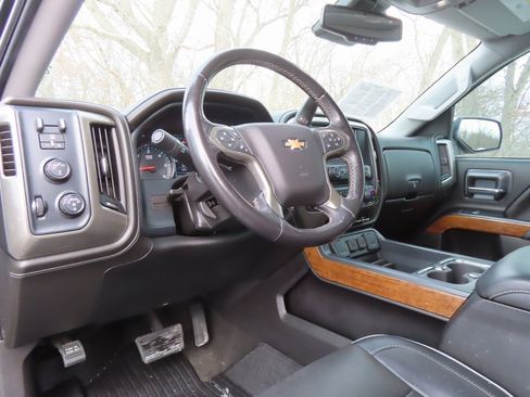 Used 2018 Chevrolet Silverado 1500 High Country image 31