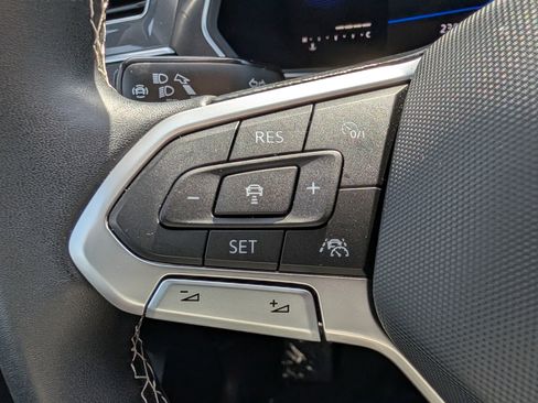 Certified 2022 Volkswagen Tiguan SE image 25