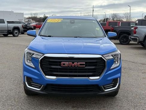 Used 2024 GMC Terrain SLE image 3