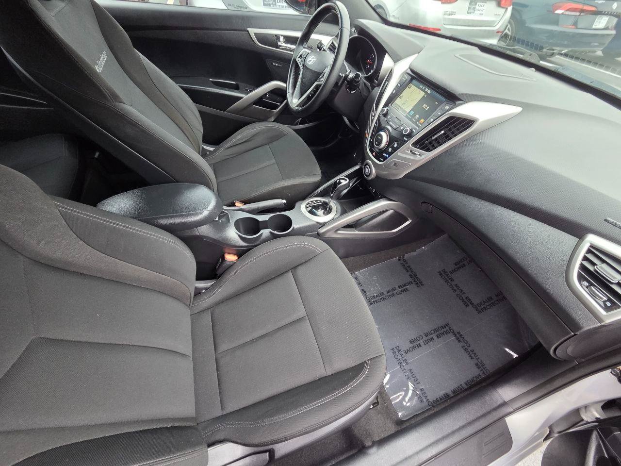 Used 2017 Hyundai Veloster Value Edition FWD image 15