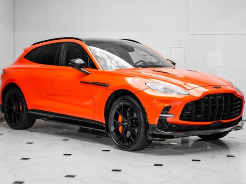 Used 2025 Aston Martin DBX 707 image 1
