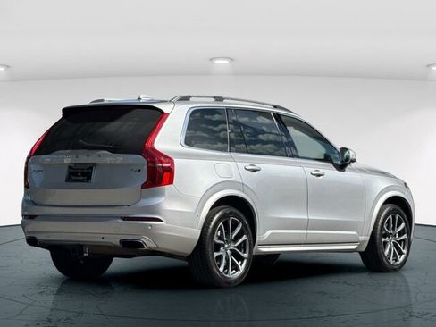 Used 2017 Volvo XC90 T6 Momentum w/ Vision Package image 7
