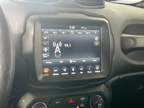 Used 2022 Jeep Renegade Altitude w/ Sun/Sound Group image 15