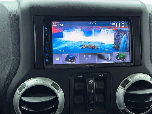 Used 2018 Jeep Wrangler Unlimited Sahara image 24