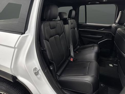 New 2026 Jeep Grand Cherokee Limited w/ Luxury Tech Group II image 32
