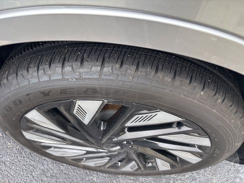 Used 2024 Lincoln Nautilus Reserve w/ Equipment Group 202A image 4