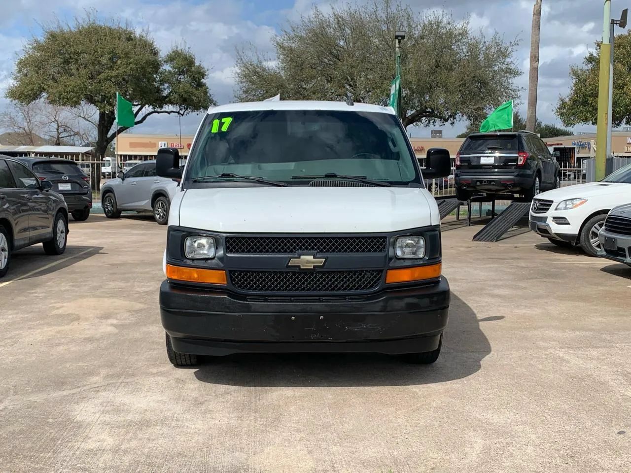 Used 2017 Chevrolet Express 2500 RWD image 2