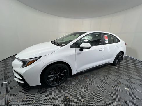 Used 2024 Toyota Corolla SE FWD image 9