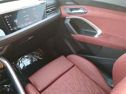 Used 2025 Audi SQ5 Prestige w/ Prestige Package image 16