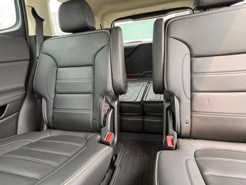 Used 2023 GMC Acadia Denali AWD/4WD image 22