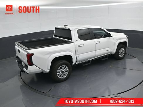 Used 2024 Toyota Tacoma SR5 AWD/4WD image 42
