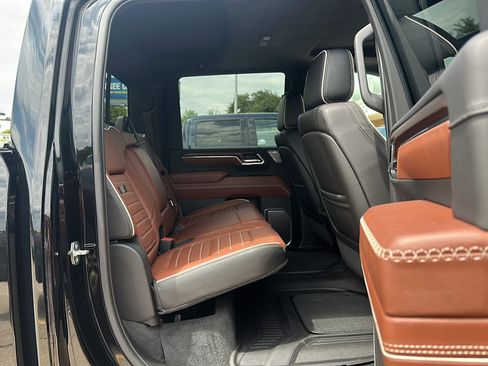 Used 2024 GMC Sierra 2500 Denali Ultimate w/ Max Trailering Package AWD/4WD image 12