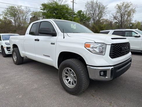 Used 2017 Toyota Tundra SR5 w/ SR5 Upgrade Package image 2