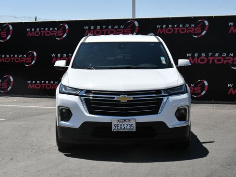 Used 2023 Chevrolet Traverse LT FWD image 2