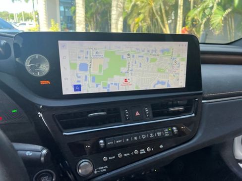 Used 2023 Lexus ES 350 w/ Premium Package FWD image 4