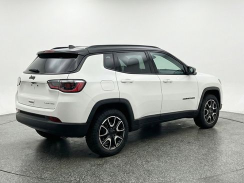 Used 2025 Jeep Compass Trailhawk image 7