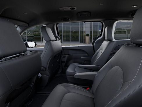 New 2026 Chrysler Pacifica Select AWD/4WD image 23