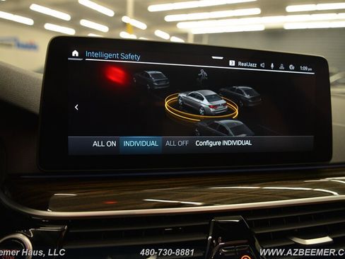 Used 2022 BMW 530e w/ Premium Package image 30