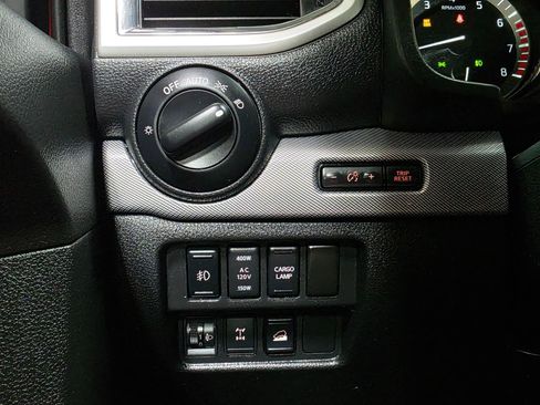 Used 2019 Nissan Titan PRO-4X AWD/4WD image 36
