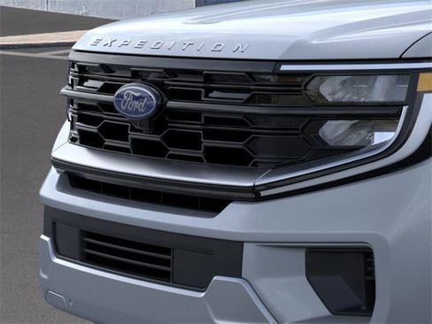 New 2025 Ford Expedition Platinum w/ Driver's Package image 17