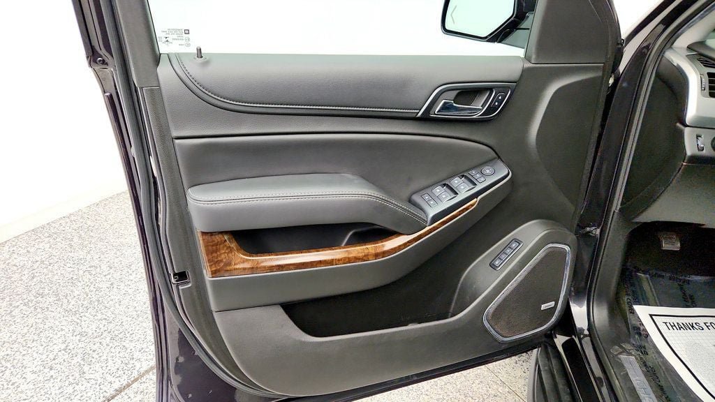 Used 2018 Chevrolet Suburban LT w/ Luxury Package AWD/4WD image 11