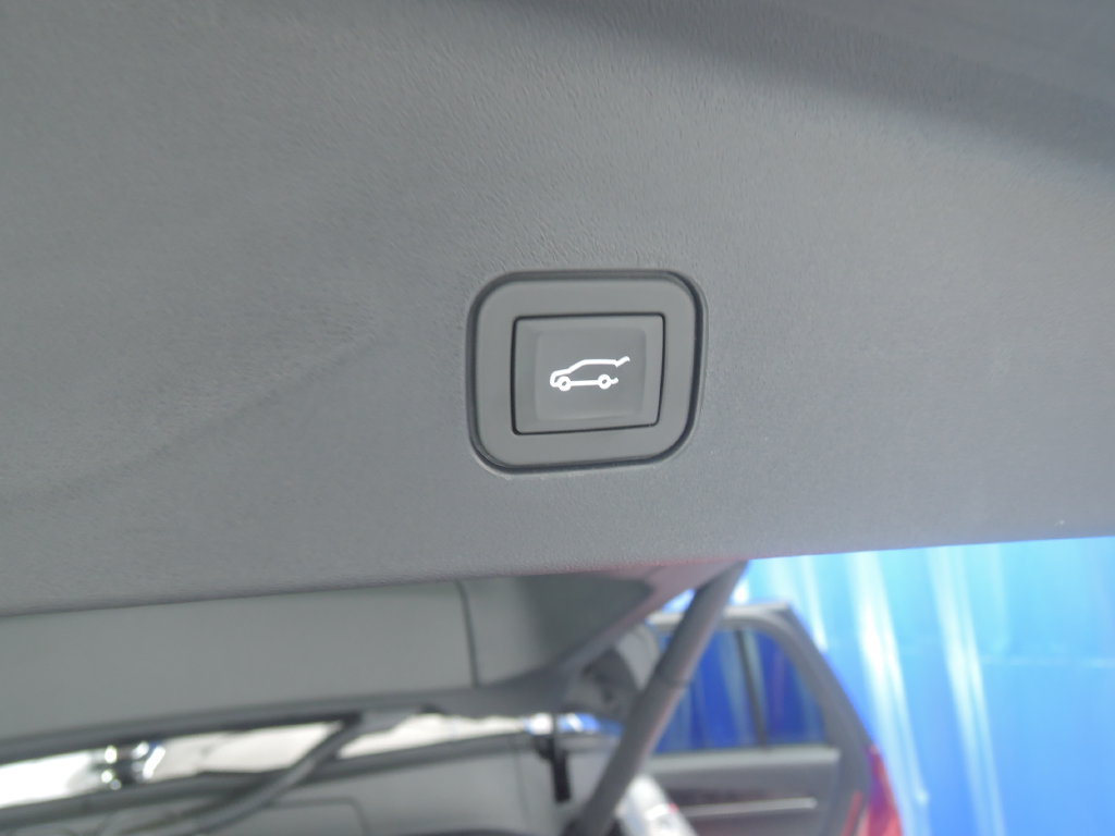 Used 2026 Cadillac Vistiq Platinum AWD/4WD image 35