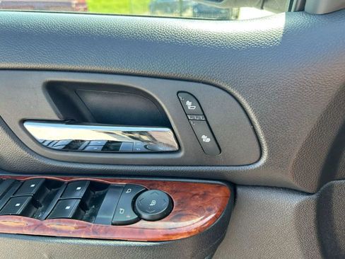 Used 2013 Chevrolet Avalanche LT image 26