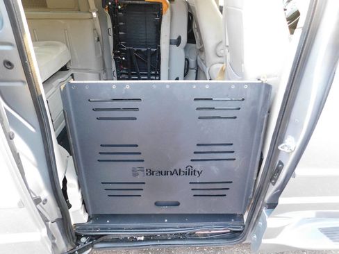 Used 2017 Dodge Grand Caravan SE w/ Power Window Group image 6