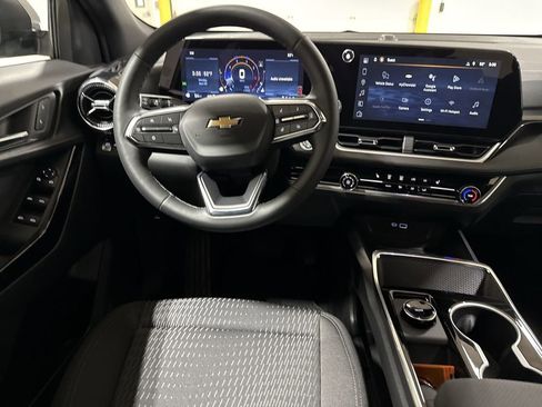 New 2026 Chevrolet Equinox LT w/ Safety and Technology Package AWD/4WD image 11