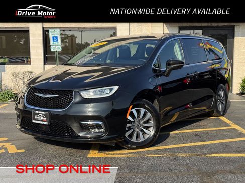 Used 2022 Chrysler Pacifica Touring-L image 1