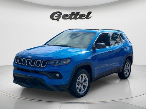 Used 2025 Jeep Compass Latitude w/ Sun & Sound Group AWD/4WD image 2