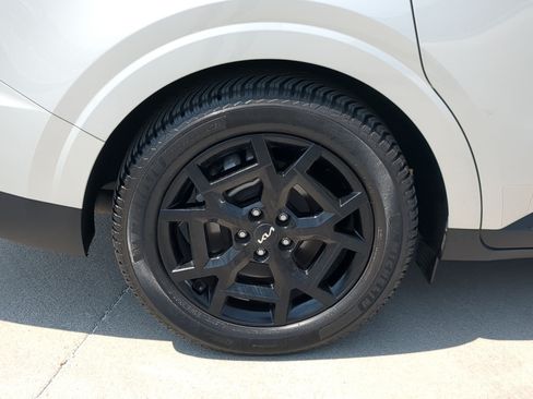 Certified 2025 Kia Carnival SX Prestige FWD image 12