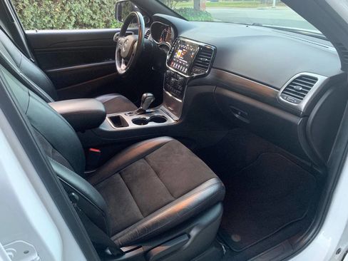 Used 2021 Jeep Grand Cherokee Laredo X image 25