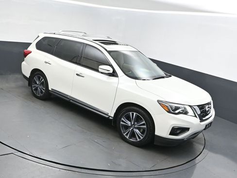 Used 2019 Nissan Pathfinder Platinum image 36