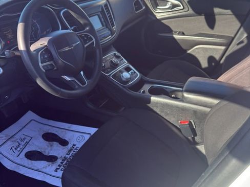 Used 2016 Chrysler 200 Limited image 6