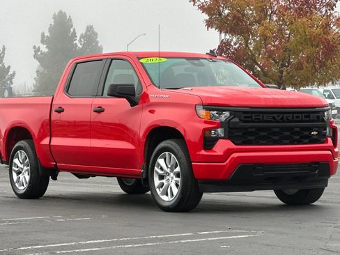 Used 2025 Chevrolet Silverado 1500 Custom image 2
