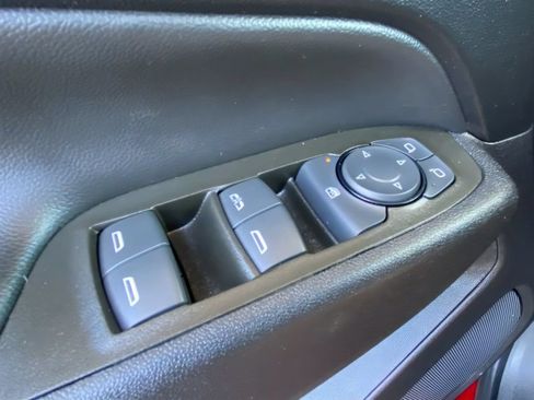 Used 2023 Chevrolet Equinox LT FWD image 18