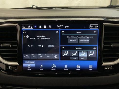 Used 2023 Chrysler Pacifica Touring-L FWD image 18