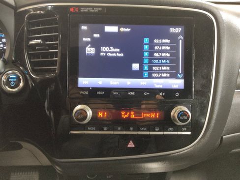 Used 2021 Mitsubishi Outlander LE image 25