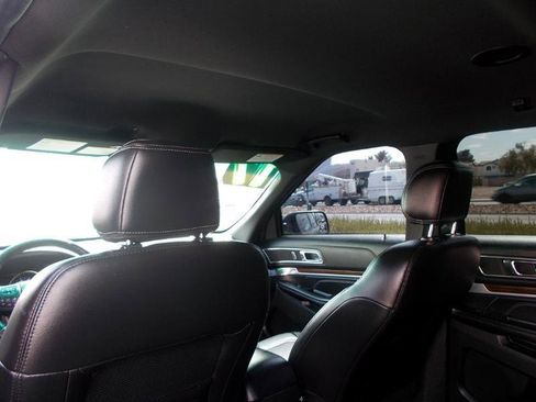 Used 2017 Ford Explorer Limited image 31