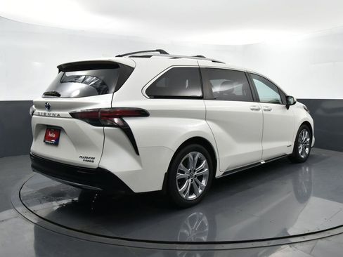 Used 2021 Toyota Sienna Platinum image 31